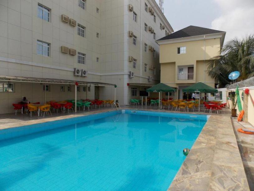 Immaculate Royal Int'L Hotel Оверрі Екстер'єр фото