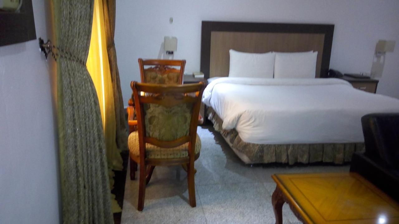 Immaculate Royal Int'L Hotel Оверрі Екстер'єр фото